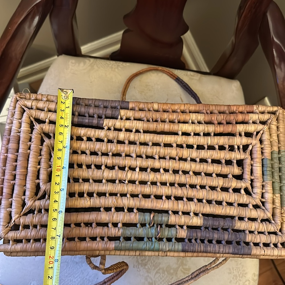 Gorgeous 1950s handmade, hand-painted woven bamboo, straw, wicker bag w/handles - Picture 11 of 13